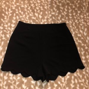 ⭐️Black High Waisted Scollop Trim Shorts⭐️